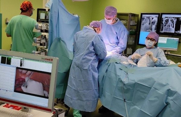 Neuromonitoring w czasie rzeczywistym oraz inne innowacje neuromonitoringu śródoperacyjnego podczas operacji na kręgosłupie w Szpitalu