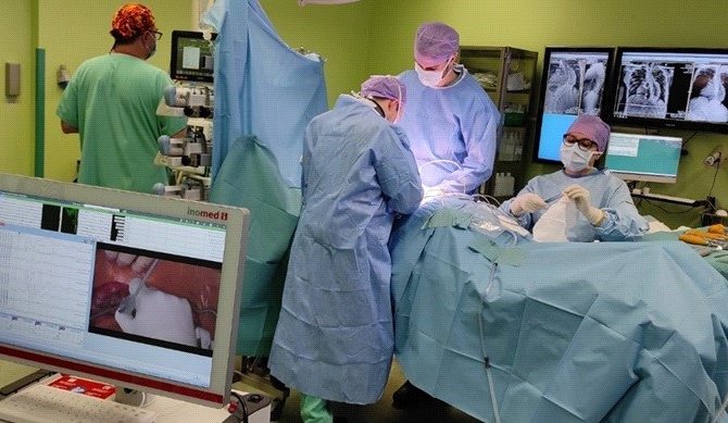 Neuromonitoring w czasie rzeczywistym oraz inne innowacje neuromonitoringu śródoperacyjnego podczas operacji na kręgosłupie w Szpitalu