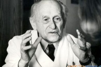 prof. Wiktor Dega
