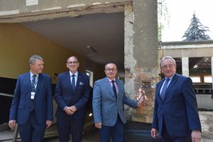 Dyrektor Szpitala dr n. med. Przemysław Daroszewski wraz z prof. Markiem Jóźwiakiem, prof. Michałem Musielakiem i Wojciechem Jankowiakiem