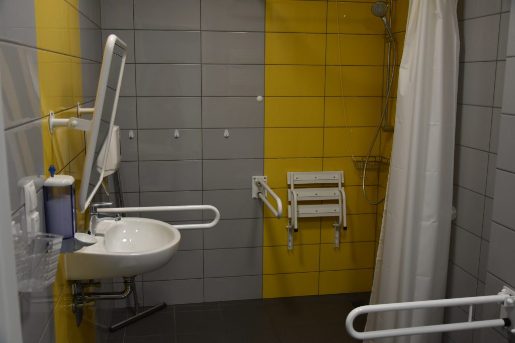 łazienka na oddziale rehabilitacji po remoncie
