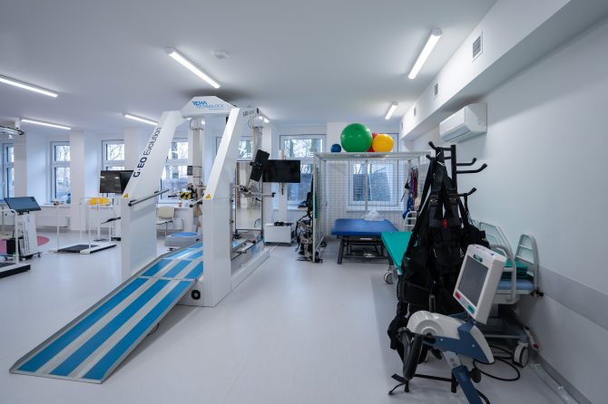 Robotyczna rehabilitacja w Poznaniu dla dzieci z SMA. Oferta bezpłatna i dostępna.