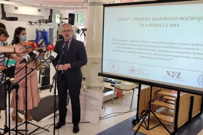 Adam Niedzielski: domykamy kompleksową opiekę nad dziećmi z SMA