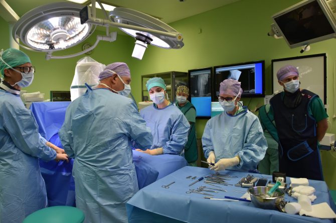 Pierwsza w Polsce operacja korygującą deformację kończyny dolnej u dziecka z wrodzoną łamliwością kości z wykorzystaniem gwoździa teleskopowego JTIN ORTHOFIX
