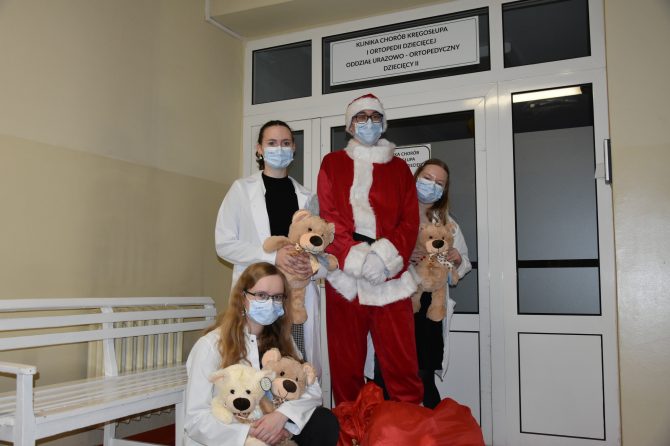 Akcja studentów UMP „Doktor Miś Dzieciom” w Szpitalu