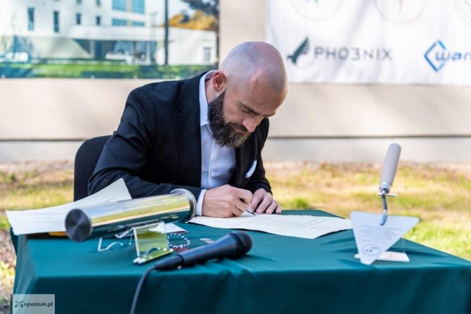 Niezwykle ważne centrum dla dzieci powstaje w Poznaniu. Na wmurowaniu kamienia węgielnego pojawił się Sebastian Kulczyk